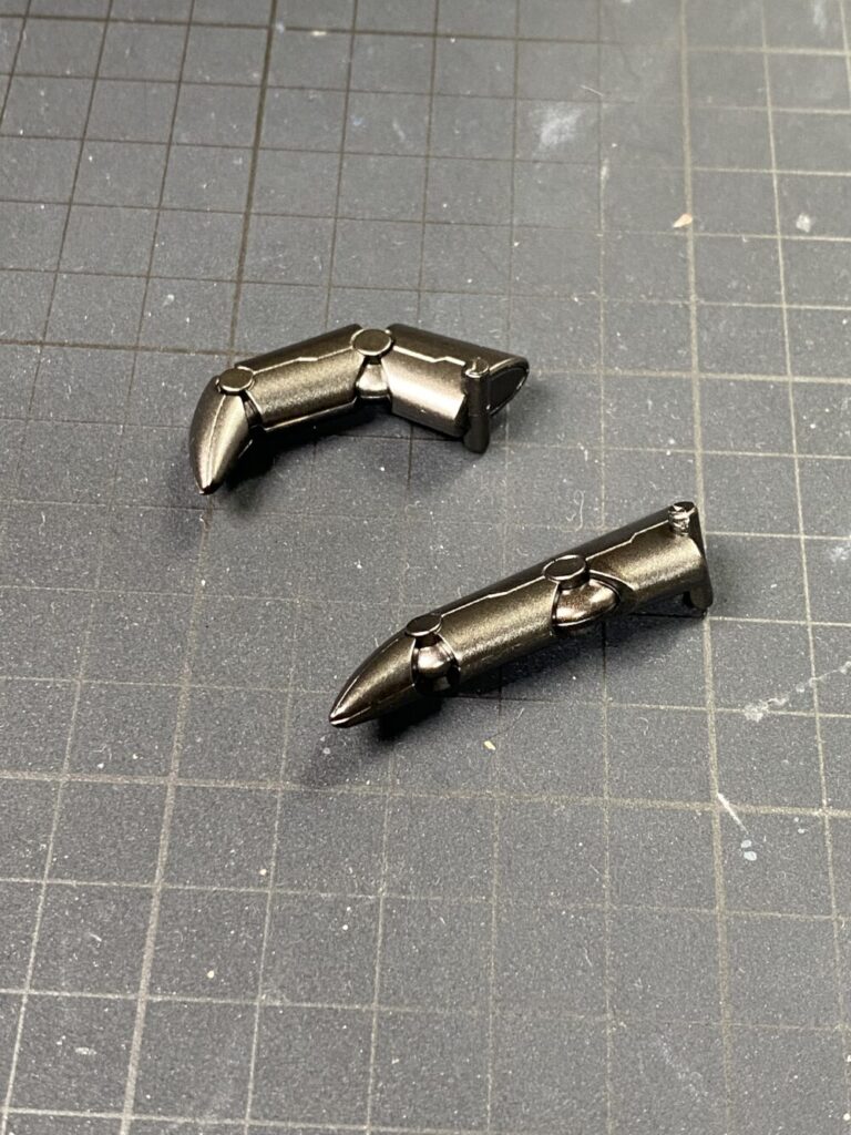 爪　ガンメタル塗装
