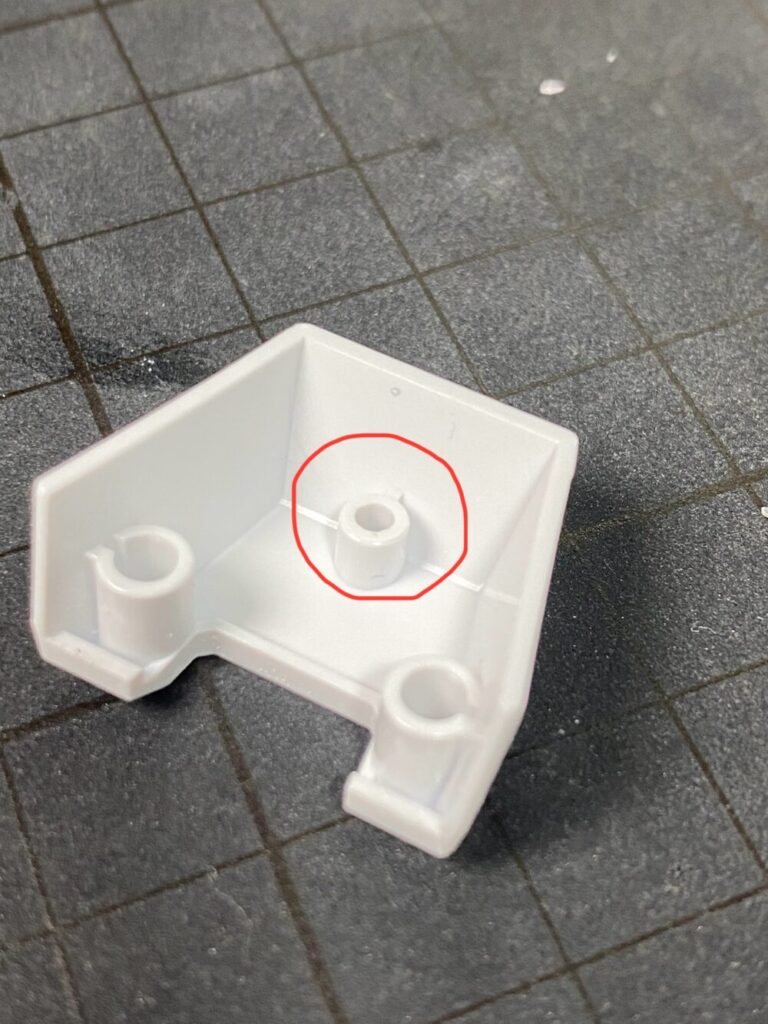 切り込みが入れにくい小さい穴