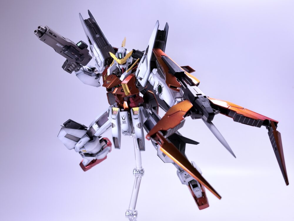 完成したMGガンダムキュリオスの立ち姿正面
