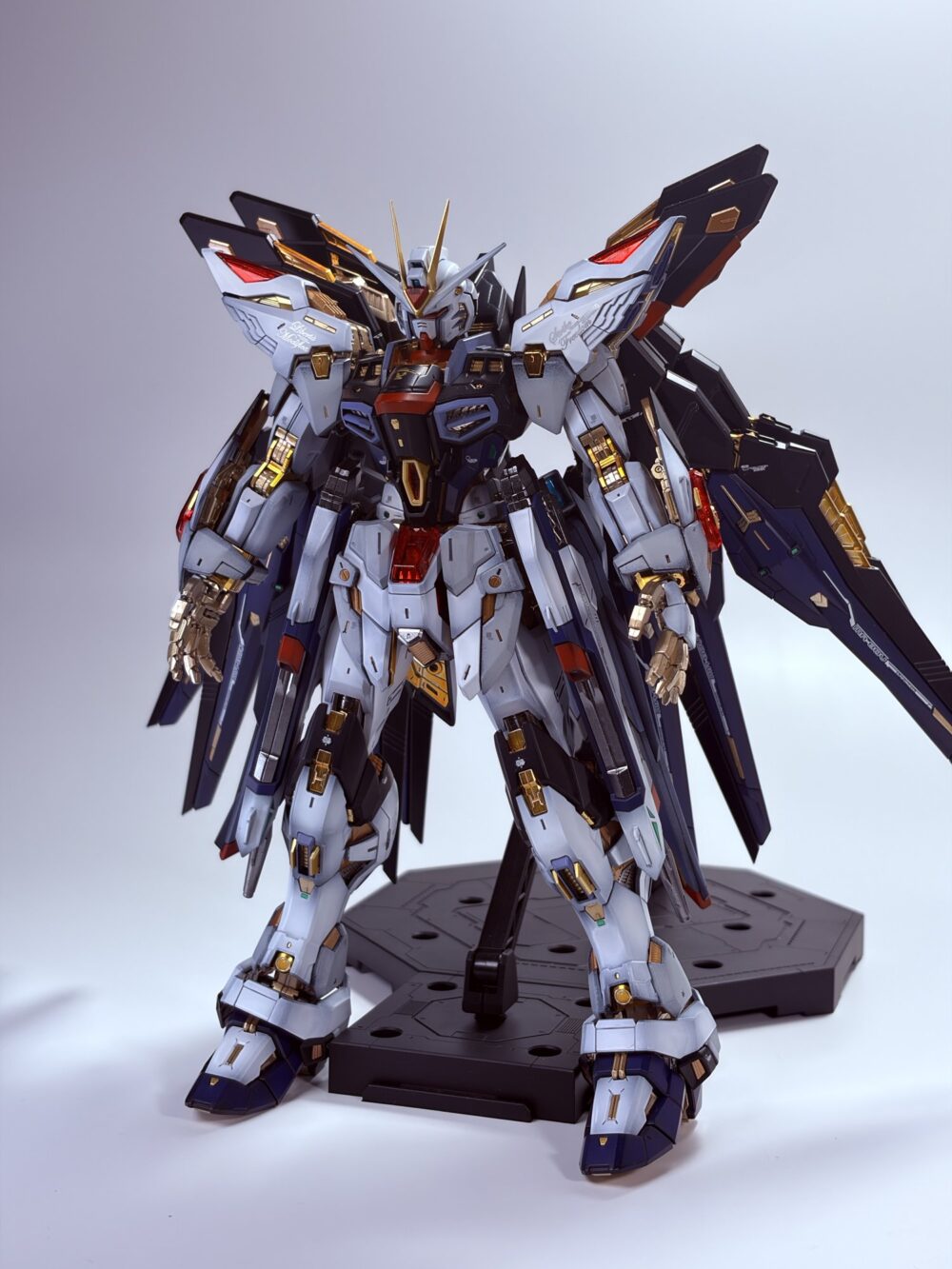 MGEXストライクフリーダム 完成品 正面寄りの全身