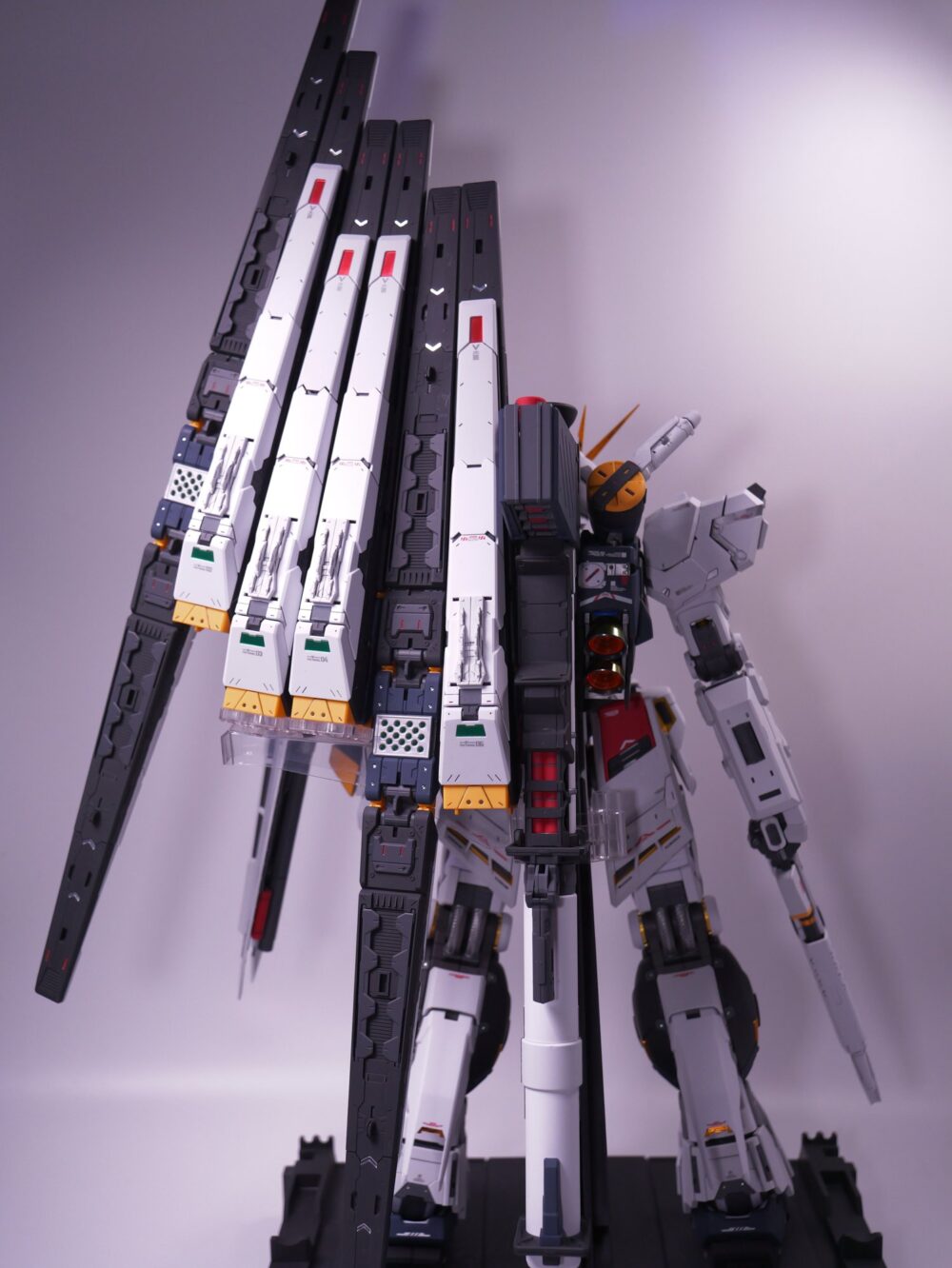 PG UNLEASHED νガンダム 斜め後ろから見たフィン・ファンネル