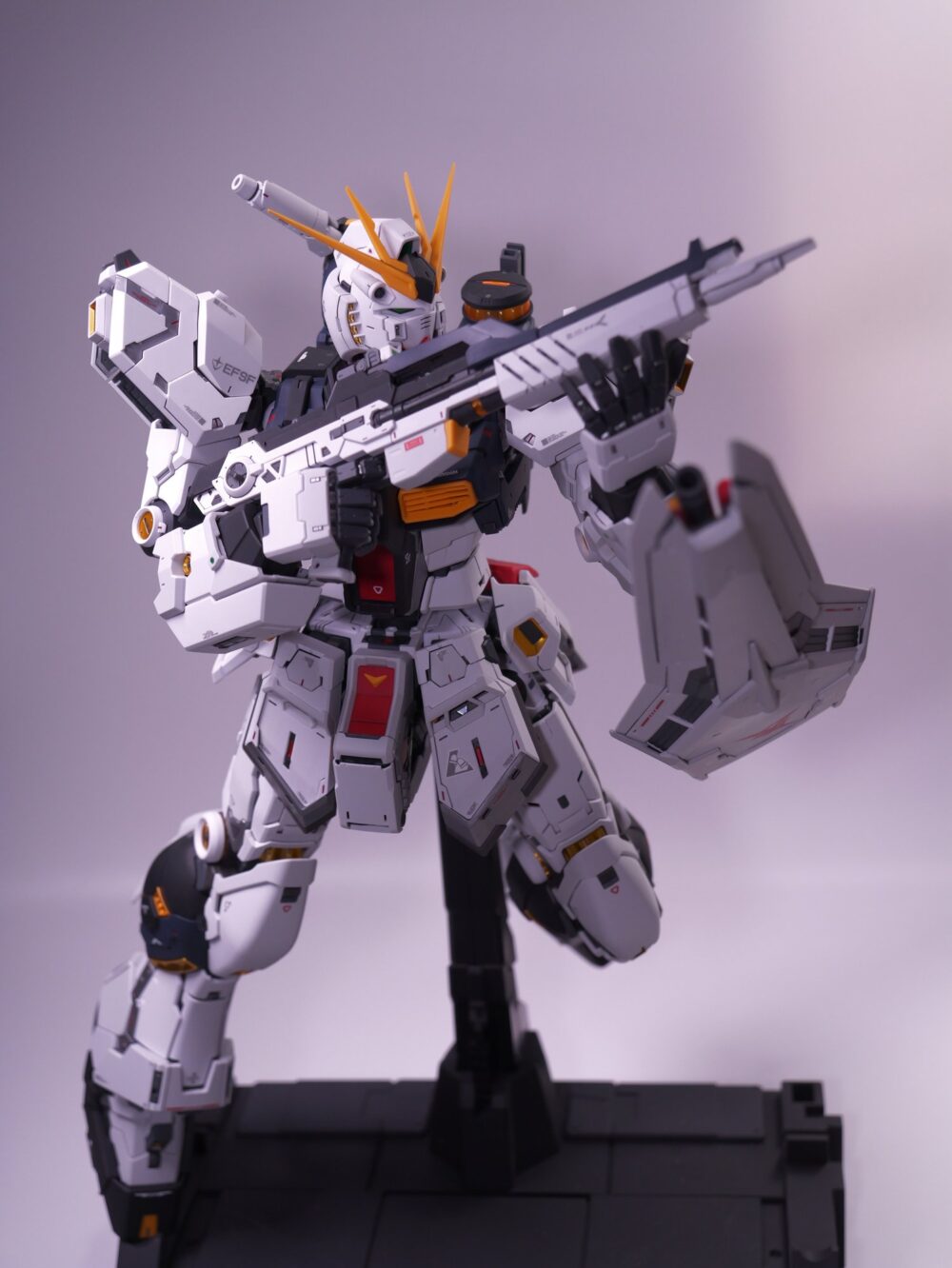 PG UNLEASHED νガンダム ビーム・ライフルとシールドを構えた全身