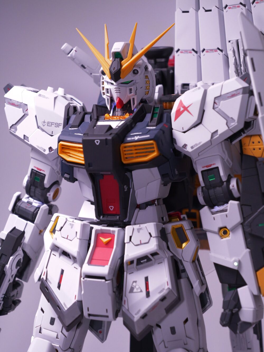 PG UNLEASHED νガンダム 頭部と胸部のアップ