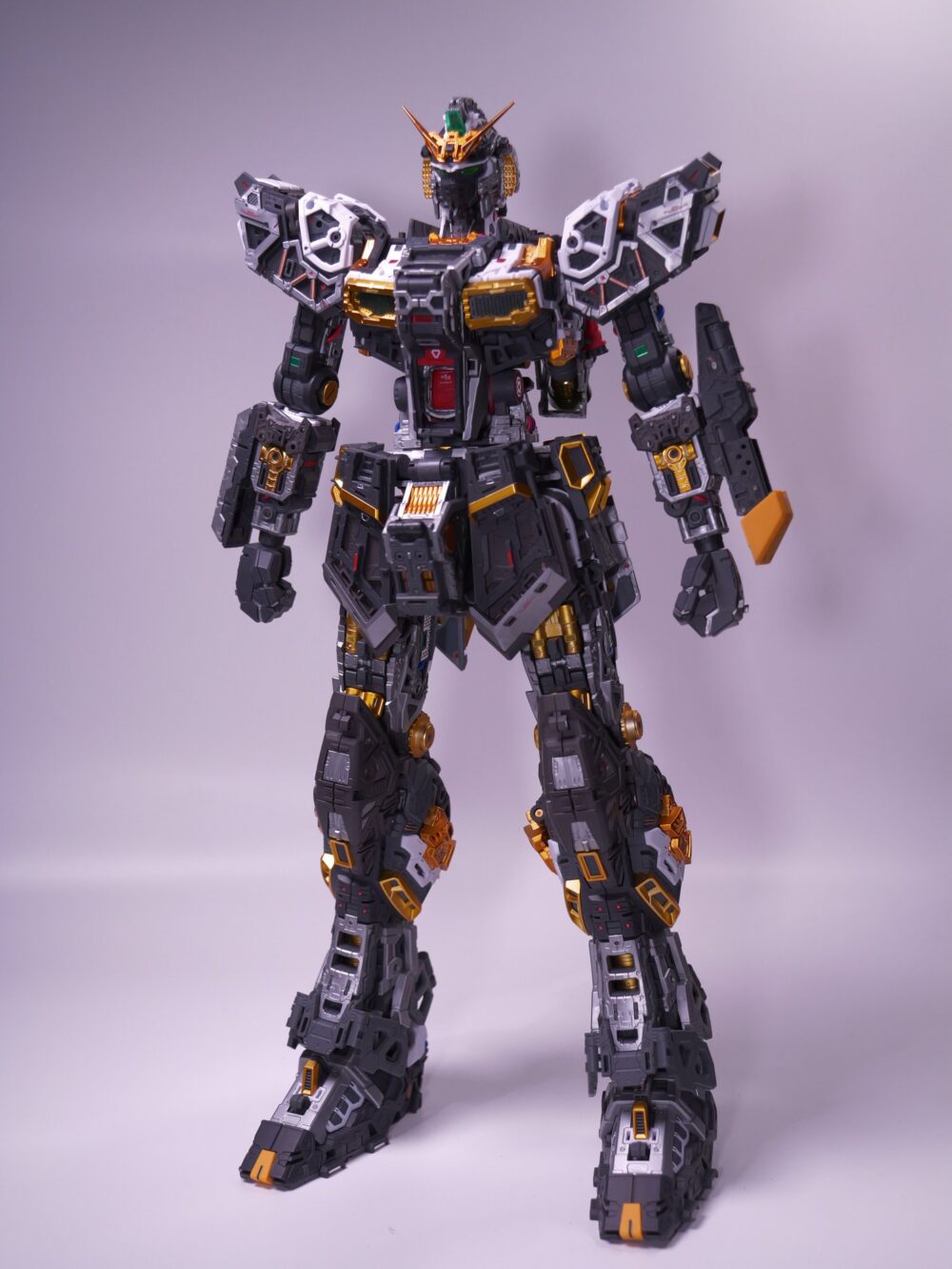 PG UNLEASHED νガンダム 外装を外した内部フレームの正面全身