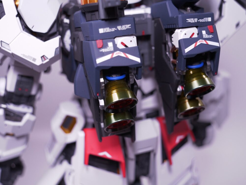PG UNLEASHED νガンダム 背部バーニアのアップ